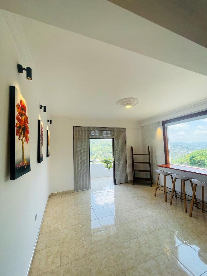 Rusty Bunk Villa Канди Екстериор снимка