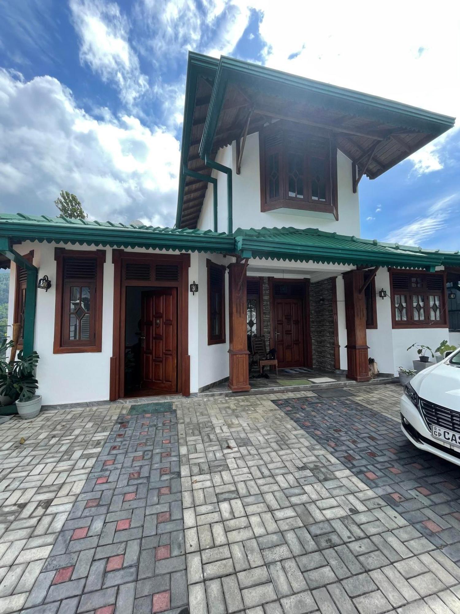 Rusty Bunk Villa Канди Екстериор снимка