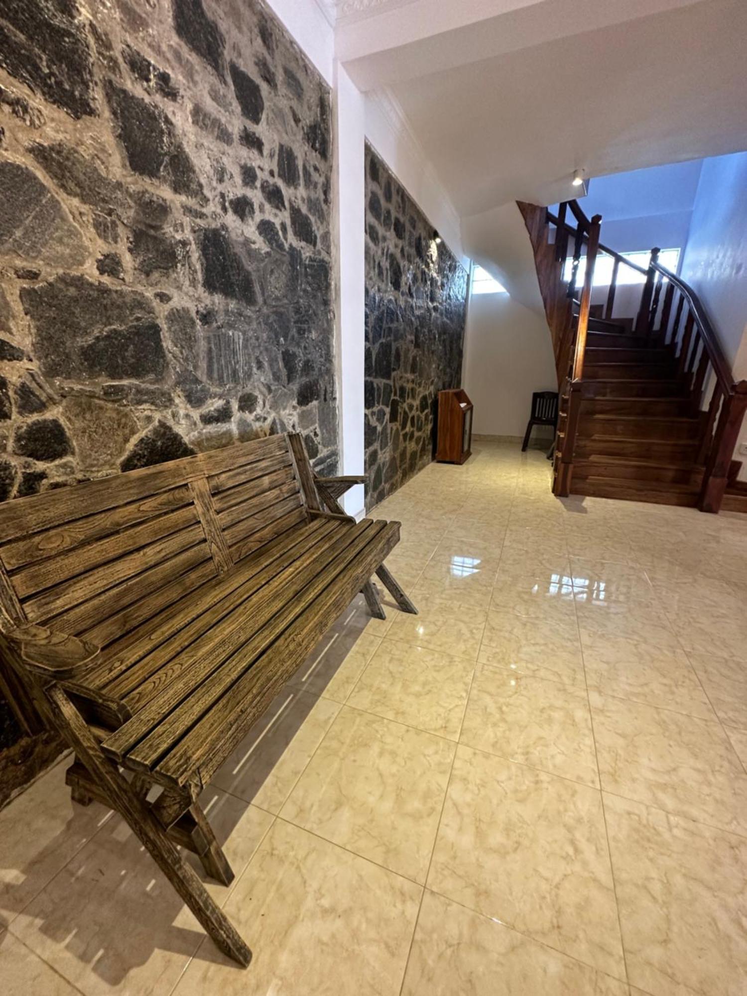 Rusty Bunk Villa Канди Екстериор снимка